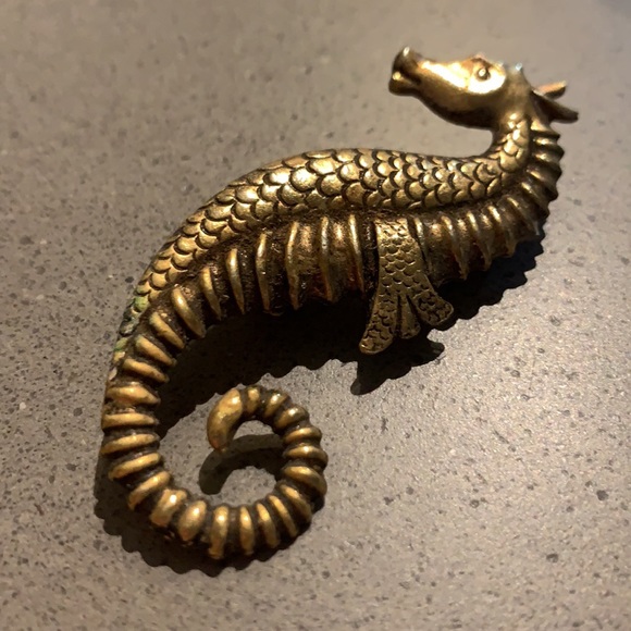 VINTAGE Gold Seahorse Brooch - Picture 2 of 3